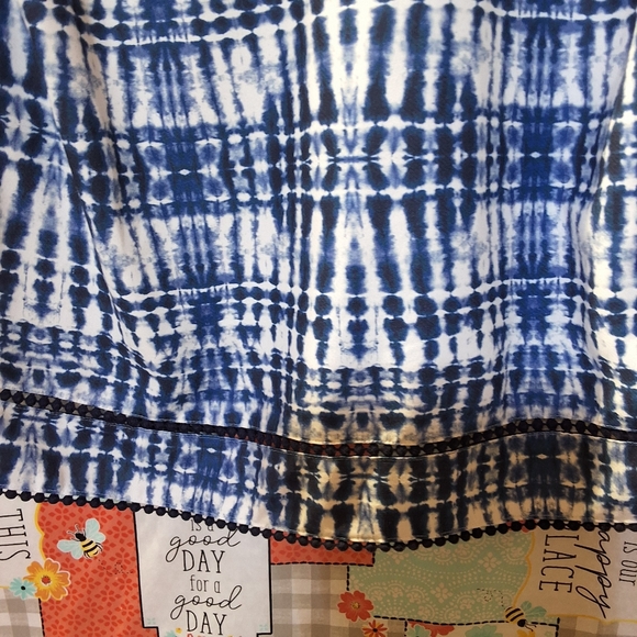 CHICO'S DOT TRIM TIE DYE POPOVER TOP - Picture 6 of 12